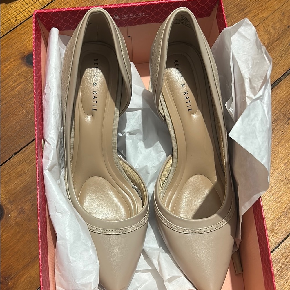 Women's Beige Pumps